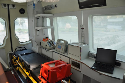 白水县救护车内部